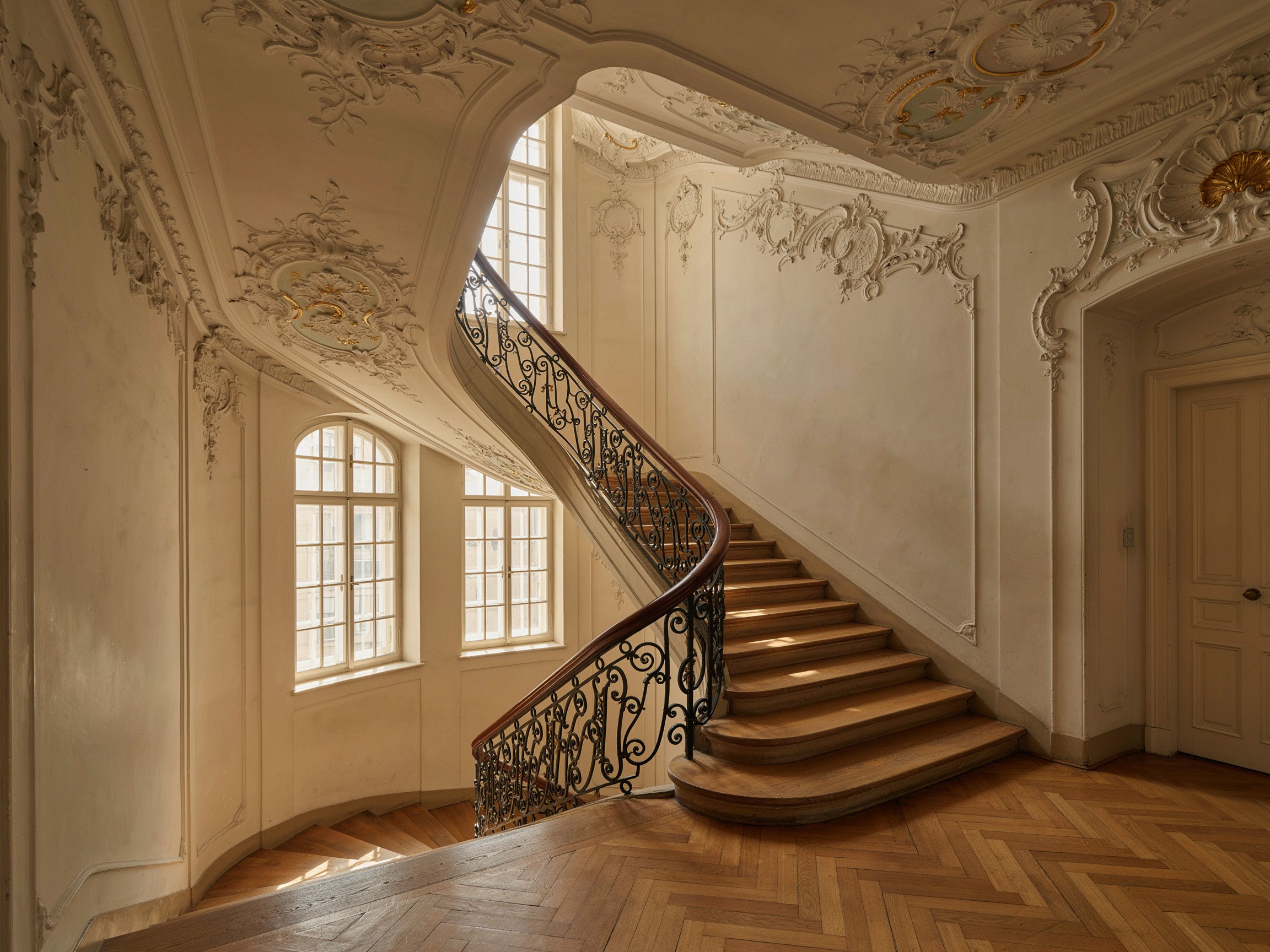 Altbau flat in Berlin with parquet flooring – English-speaking estate agent Pallocca Immobilien